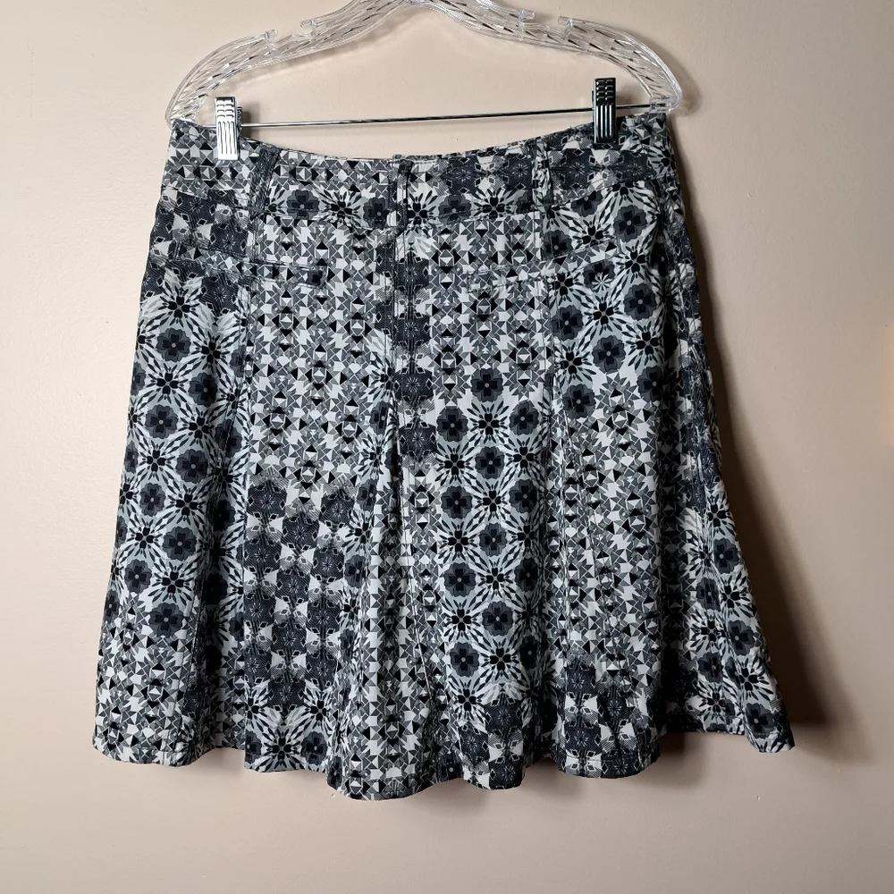 ATHLETA Whatever Size 8 Floral Print Skort  A Line Skirt Built In Shorts - Picture 7 of 12